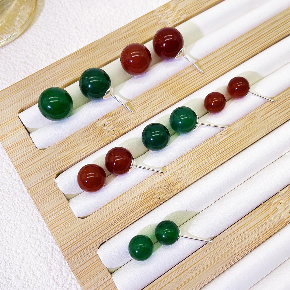 Retro Chinese Earrings: Red Agate & Green Chalcedony with 925 Silver Needle - Elegant and Versatile
Retro Chinese Earrings: Red Agate & Green Chalcedony with 925 Silver Needle - Elegant and Versatile
