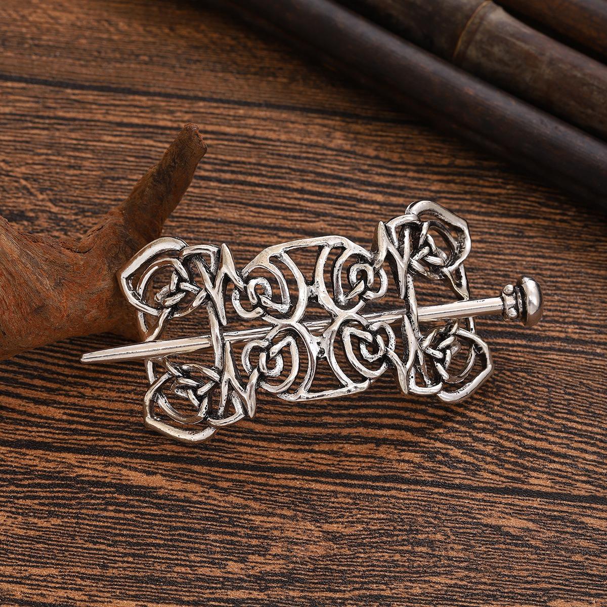 1pc Retro silver Celtic pattern totem design hair clip niche punk style patterned metal hair clip dark themed hair accessory
1pc Retro silver Celtic pattern totem design hair clip niche punk style patterned metal hair clip dark themed hair accessory