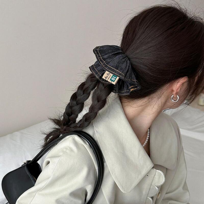 Джинсовая резинка для волос с базовой сборкой черные джинсы SN. Denim Scrunchie
Джинсовая резинка для волос с базовой сборкой черные джинсы SN. Denim Scrunchie