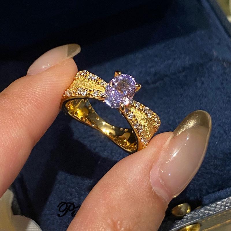 Oval Zircon-Set Striped Open Ring: Versatile, High-End Index Ring with Unique Design - Light Luxury Hand Jewelry.
Oval Zircon-Set Striped Open Ring: Versatile, High-End Index Ring with Unique Design - Light Luxury Hand Jewelry.