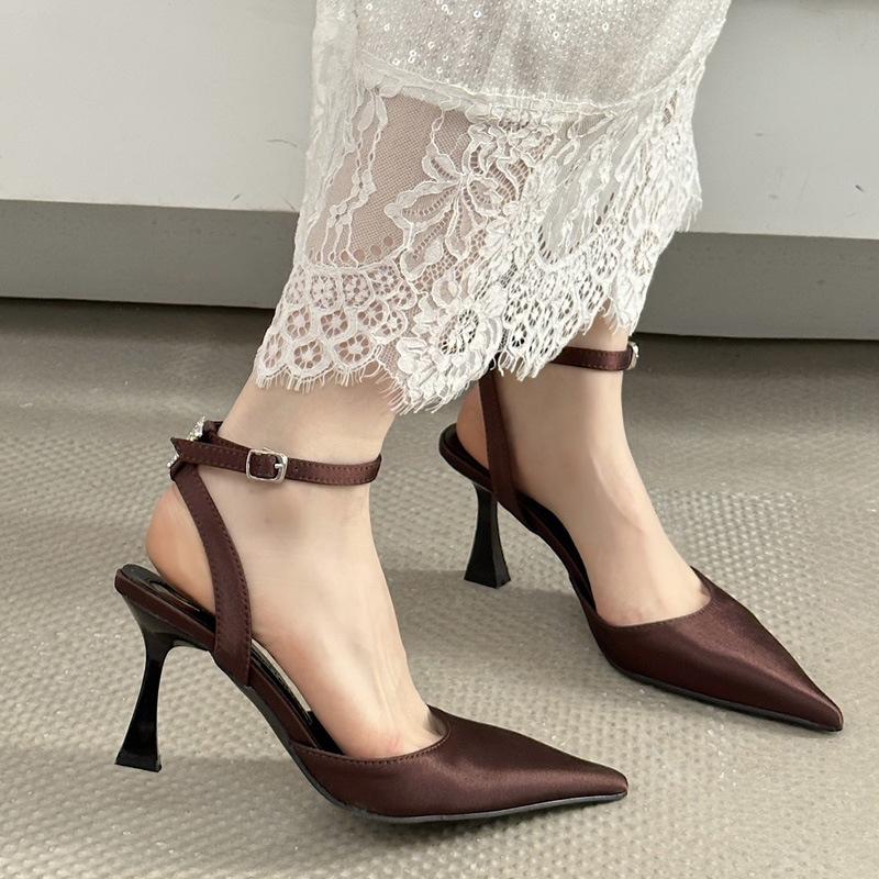 Туфли на высоком каблуке лето новые черные с острым носком простые офисные рабочие туфли голова сумки пустые босоножки на высоком каблуке 39 темно-коричневого
Туфли на высоком каблуке лето новые черные с острым носком простые офисные рабочие туфли голова сумки пустые босоножки на высоком каблуке 39 темно-коричневого