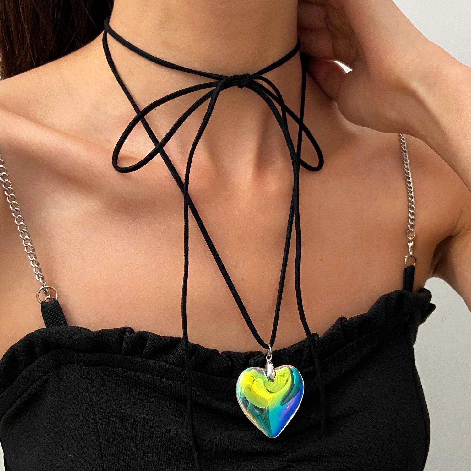 Перебільшене намисто з перлів у формі серця з нерегулярним порожнистим дизайном для жінок
Перебільшене намисто з перлів у формі серця з нерегулярним порожнистим дизайном для жінок