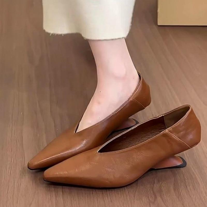 2026 New French Wedge Pointed Toe Shallow Single Shoes, Feminine Simple Commuting Small Leather Shoes 42 коричневий
2026 New French Wedge Pointed Toe Shallow Single Shoes, Feminine Simple Commuting Small Leather Shoes 42 коричневий