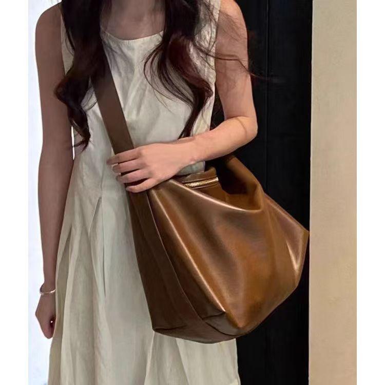 Women s 2026 High-Capacity Versatile Tote: Niche Design Shoulder & Messenger Bag
Women s 2026 High-Capacity Versatile Tote: Niche Design Shoulder & Messenger Bag