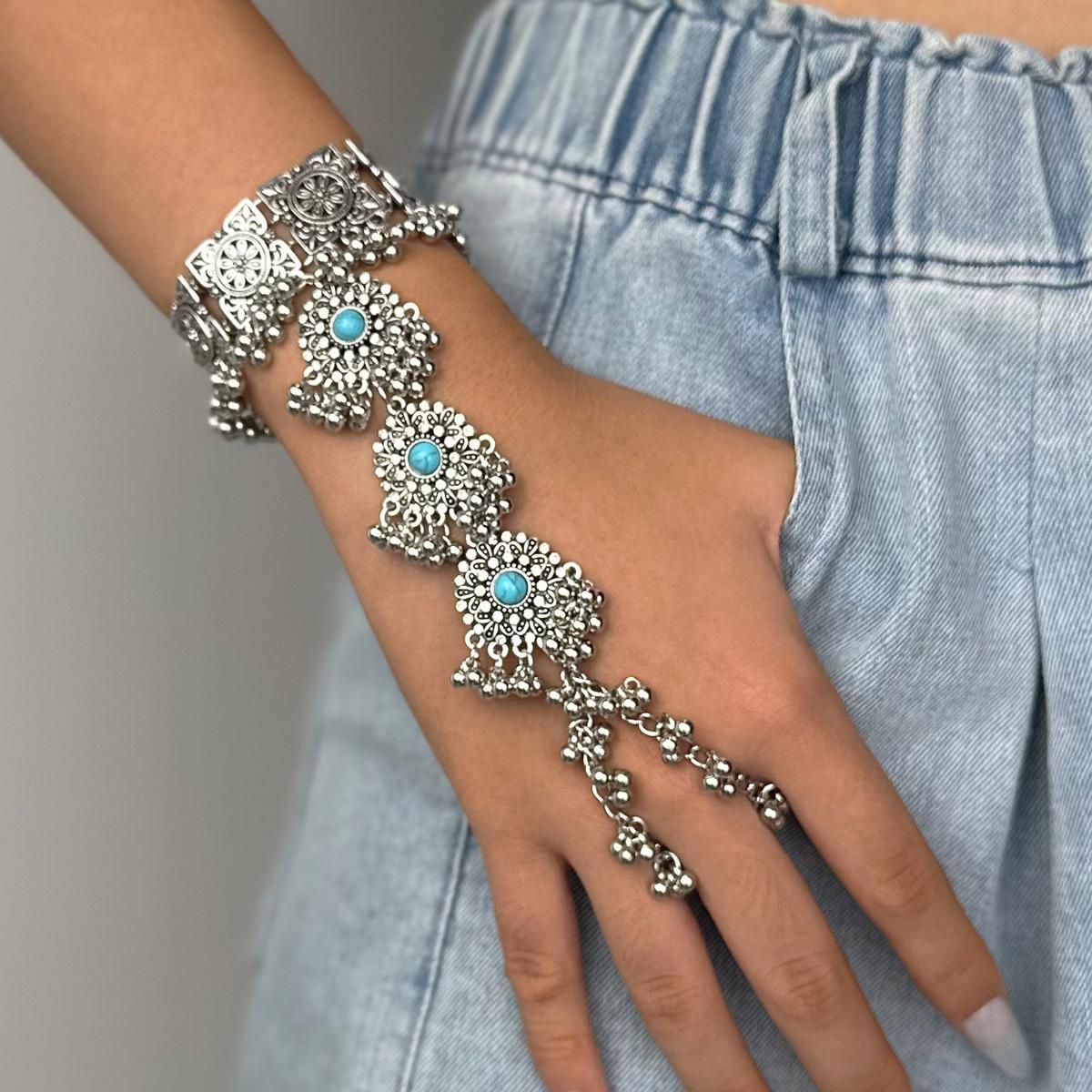 Cross-border European, American retro ethnic style fashion fringed bracelet finger chain female exotic style ancient silver integrated bracelet ring
Cross-border European, American retro ethnic style fashion fringed bracelet finger chain female exotic style ancient silver integrated bracelet ring