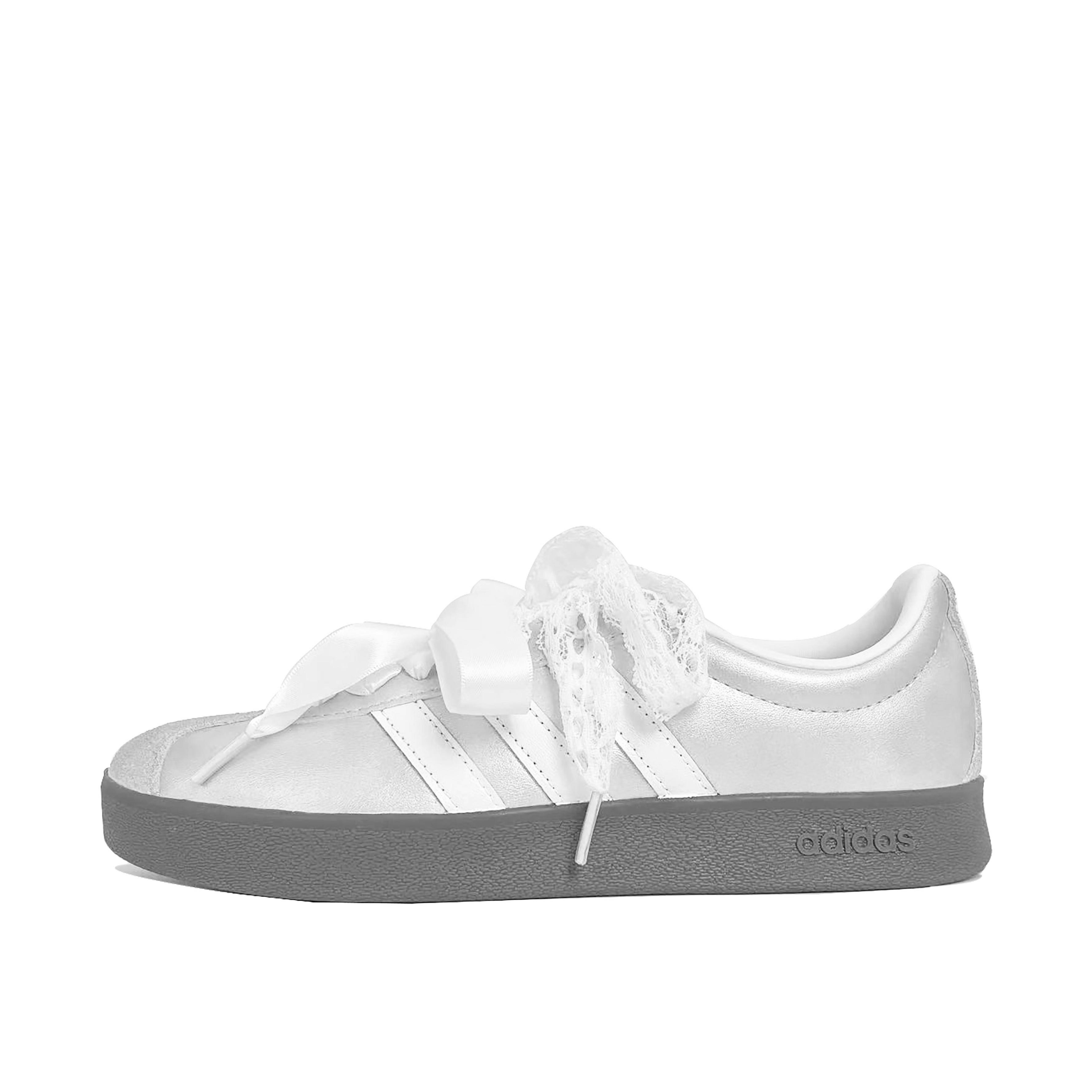 Adidas VL COURT 2.0 Galaxy Wedding Dress Lightweight Low top Skateboard Shoes Unisex Silver White ID6015(Team847-) 35⅔
Adidas VL COURT 2.0 Galaxy Wedding Dress Lightweight Low top Skateboard Shoes Unisex Silver White ID6015(Team847-) 35⅔
