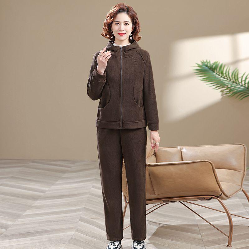 Модный свитер с плюшевой подкладкой для среднего возраста, осенне-зимний, в западном стиле, новый спортивный костюм-двойка, повседневная женская одежда L кофейный
Модный свитер с плюшевой подкладкой для среднего возраста, осенне-зимний, в западном стиле, новый спортивный костюм-двойка, повседневная женская одежда L кофейный