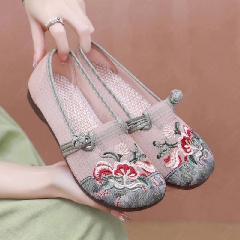 Women’s Ethnic Style Flat Shoes: Soft, Comfortable, Embroidered Hanfu Shoes with Cowhide Sole for Middle-Aged and Elderly. 36
Women’s Ethnic Style Flat Shoes: Soft, Comfortable, Embroidered Hanfu Shoes with Cowhide Sole for Middle-Aged and Elderly. 36
