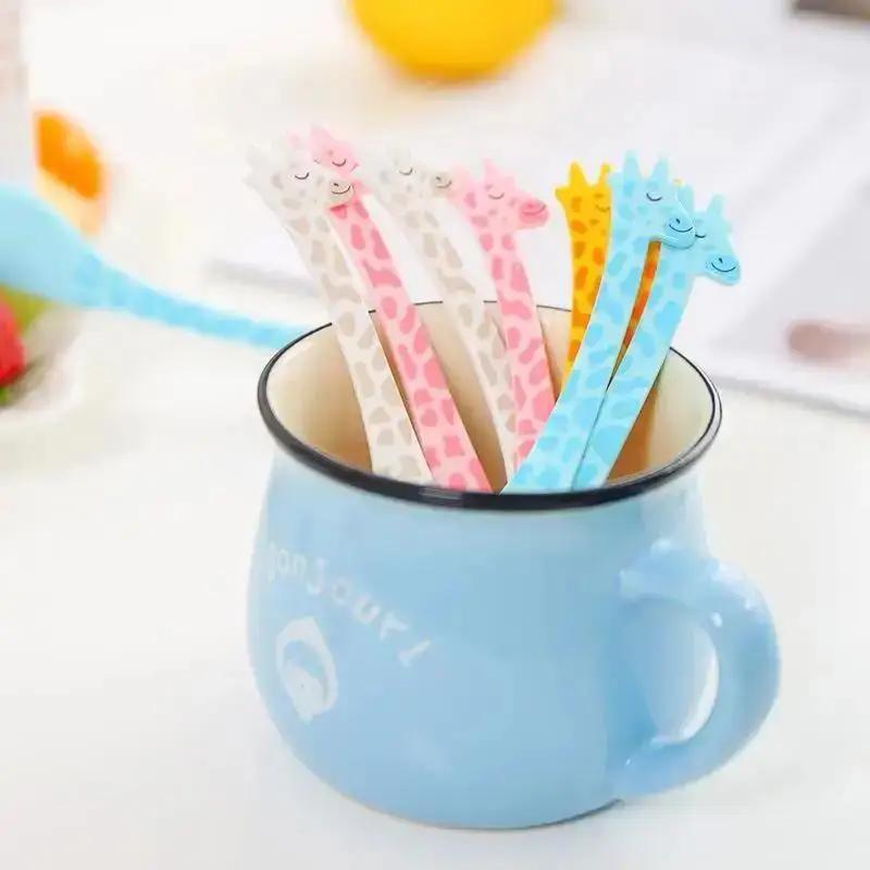 12 шт. Мини-мультяшная детская посуда с животными фермы, Детская вилка для фруктов, зубочистка, случайные цвета 12forks Random Color
12 шт. Мини-мультяшная детская посуда с животными фермы, Детская вилка для фруктов, зубочистка, случайные цвета 12forks Random Color