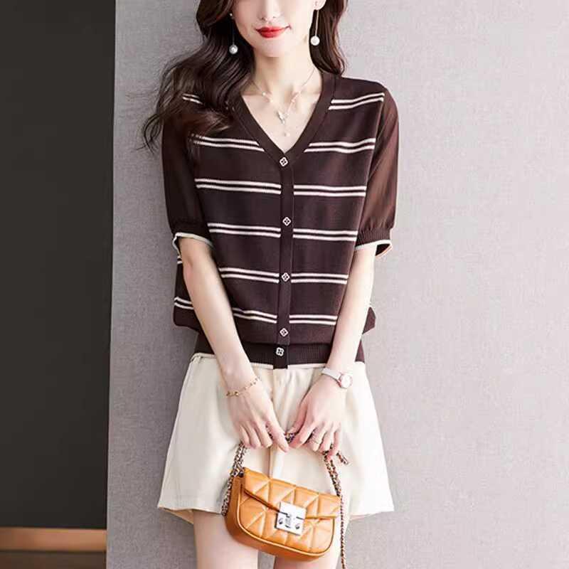 Summer Women s Ice Silk Knitted Short Sleeved T-shirt Cardigan Loose V-neck Striped Top 2XL
Summer Women s Ice Silk Knitted Short Sleeved T-shirt Cardigan Loose V-neck Striped Top 2XL