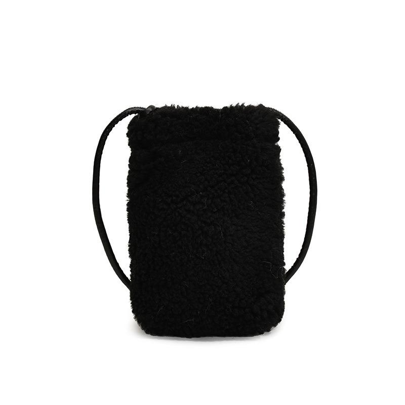 Mobile phone bag women s autumn and winter new lamb wool mini parent-child messenger bag niche fashion shoulder bag fashion чорний
Mobile phone bag women s autumn and winter new lamb wool mini parent-child messenger bag niche fashion shoulder bag fashion чорний