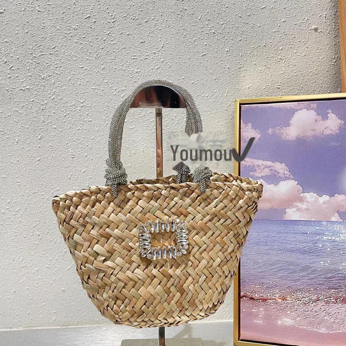 Пляжная и хозяйственная сумка из блестящей соломы ручной работы
Пляжная и хозяйственная сумка из блестящей соломы ручной работы