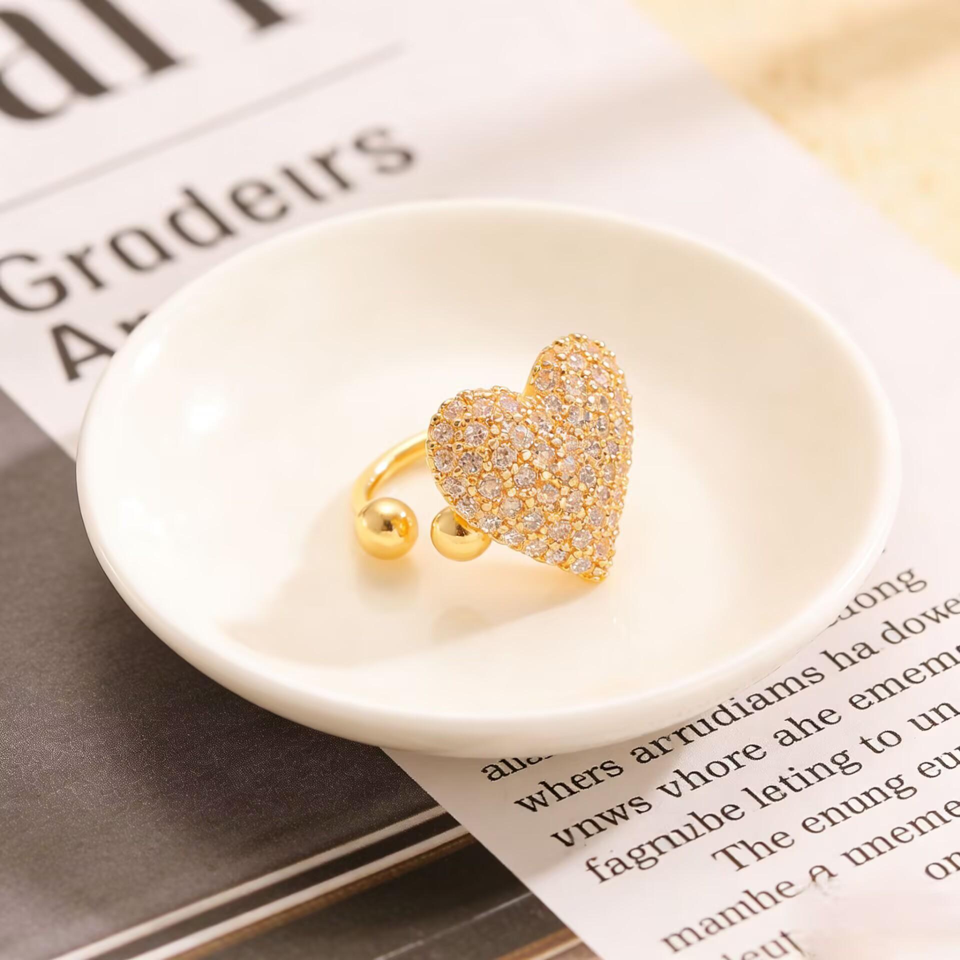 Simple Full Rhinestone Peach Heart Ear Clip for Women Fashion Geometric Zircon C-Shaped Non Piercing Clip Earrings Jewelry Gifts
Simple Full Rhinestone Peach Heart Ear Clip for Women Fashion Geometric Zircon C-Shaped Non Piercing Clip Earrings Jewelry Gifts