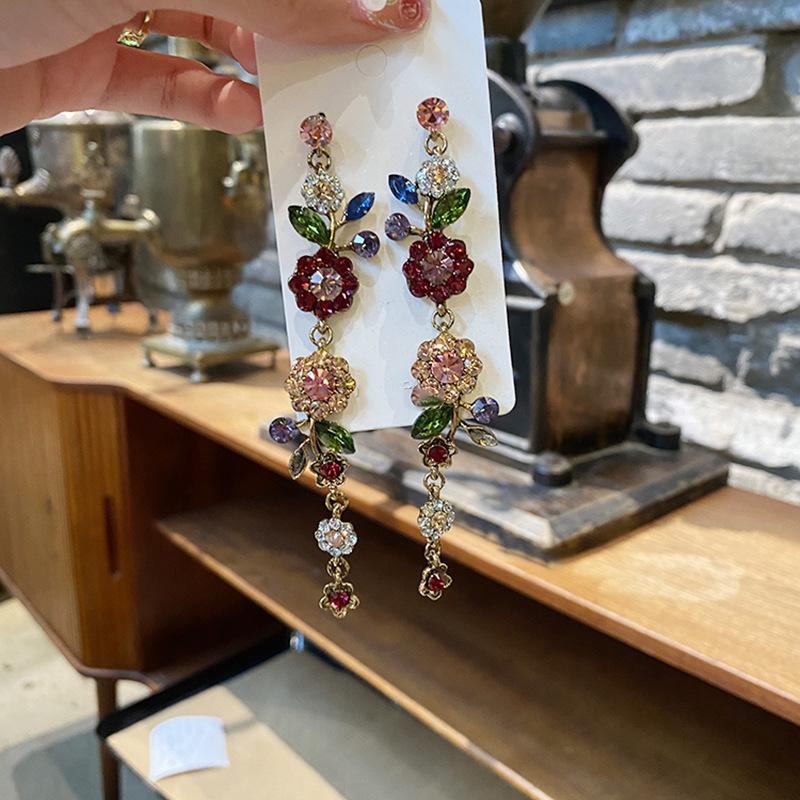 Серьги-кисточки с бриллиантами в виде цветка, ретро, легкая роскошь, высококлассные серьги, модные, темпераментные, универсальные серьги, женские
Серьги-кисточки с бриллиантами в виде цветка, ретро, легкая роскошь, высококлассные серьги, модные, темпераментные, универсальные серьги, женские