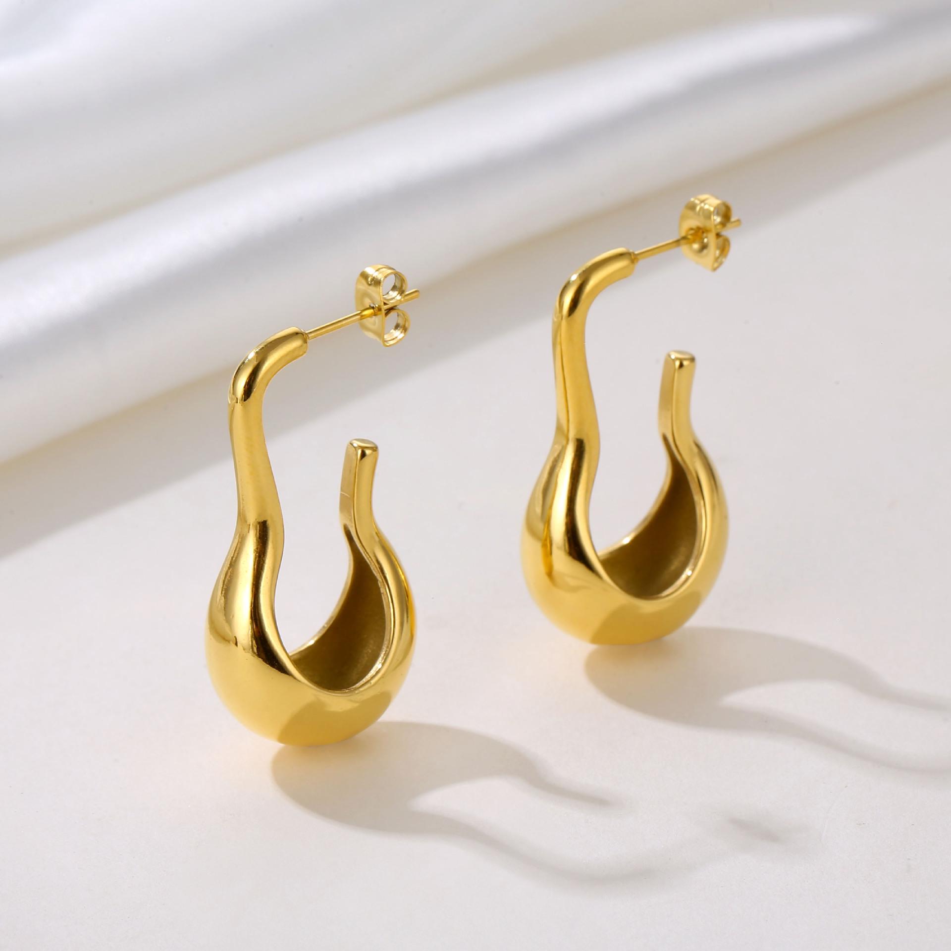 Stainless Steel European & American Style Hoops: Trendy, Cold-Style Earrings for Women 18K золотой
Stainless Steel European & American Style Hoops: Trendy, Cold-Style Earrings for Women 18K золотой