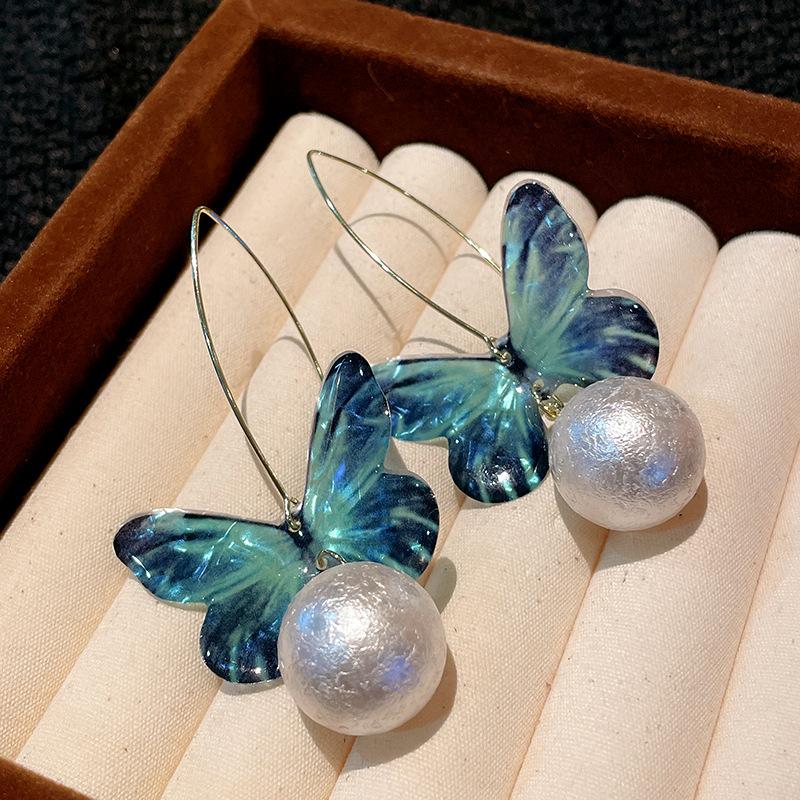 Mori super fairy butterfly pearl earrings niche temperament design ear hook fashion light luxury high-end earrings
Mori super fairy butterfly pearl earrings niche temperament design ear hook fashion light luxury high-end earrings