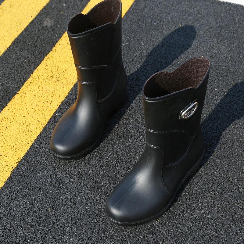 Fashion rain shoes women s medium tube water shoes European and American students rain boots women s waterproof outdoor work rubber shoes women 40
Fashion rain shoes women s medium tube water shoes European and American students rain boots women s waterproof outdoor work rubber shoes women 40