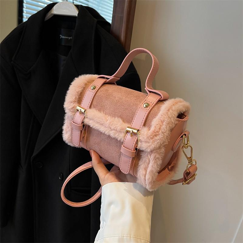 Трендовая 2023 Французская Нишевая Плюшевая Сумка через Плечо для Осени и Зимы розовый
Трендовая 2023 Французская Нишевая Плюшевая Сумка через Плечо для Осени и Зимы розовый