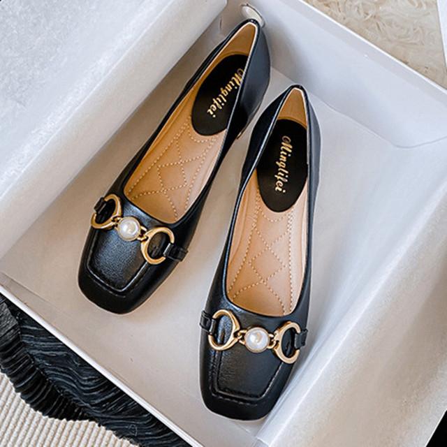 Новые женские туфли-лодочки на среднем каблуке с квадратным носком, офисная женская обувь, кожаная обувь без шнуровки с большой золотой металлической цепочкой и мягкой подошвой 37
Новые женские туфли-лодочки на среднем каблуке с квадратным носком, офисная женская обувь, кожаная обувь без шнуровки с большой золотой металлической цепочкой и мягкой подошвой 37