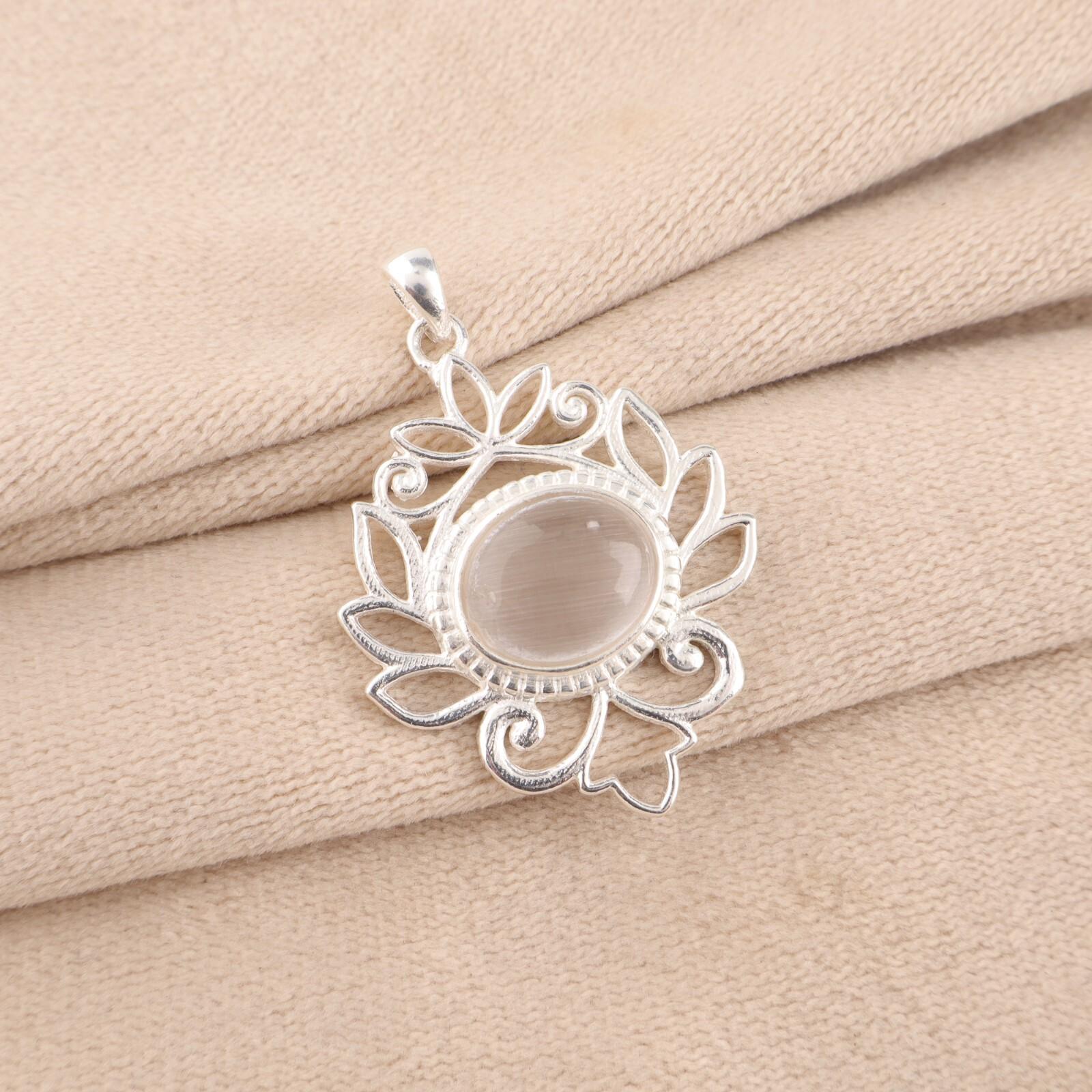 Selenite Gemstone 925 Sterling Silver Jewelry Handmade Designer Pendant Necklace CP-1-46
Selenite Gemstone 925 Sterling Silver Jewelry Handmade Designer Pendant Necklace CP-1-46