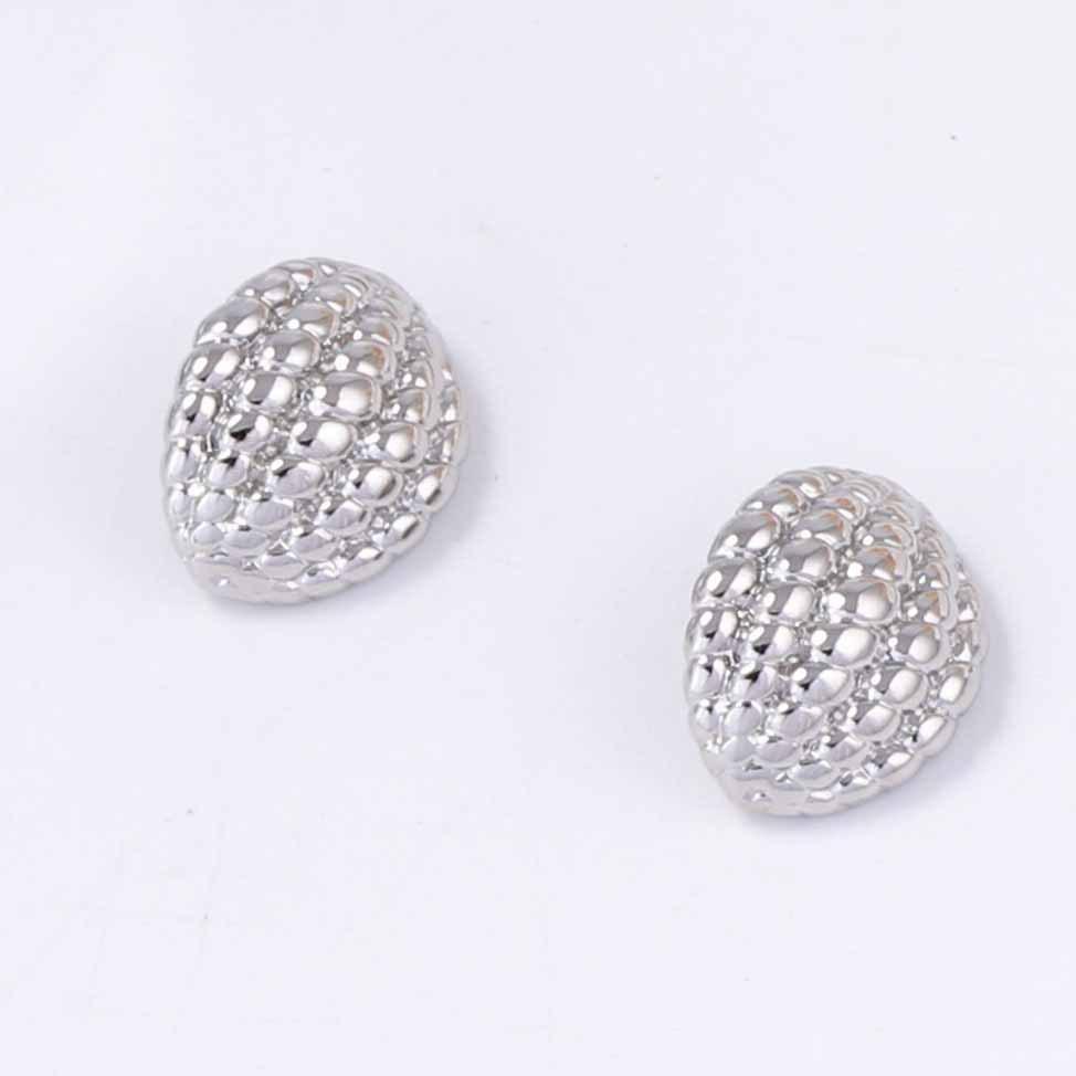 The classic, retro and trendy Doudou twist pattern, light luxury and cold style stud earrings are versatile for daily commuters
The classic, retro and trendy Doudou twist pattern, light luxury and cold style stud earrings are versatile for daily commuters