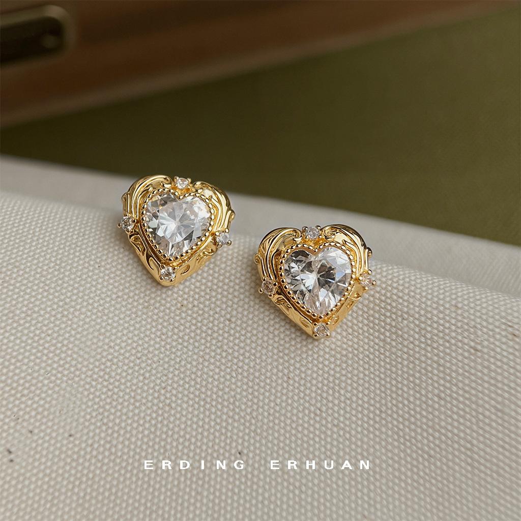 The real thing is beautiful, lace edge zircon love 925 silver needle plated with 14K elegant workplace white-collar earrings, earrings.
The real thing is beautiful, lace edge zircon love 925 silver needle plated with 14K elegant workplace white-collar earrings, earrings.