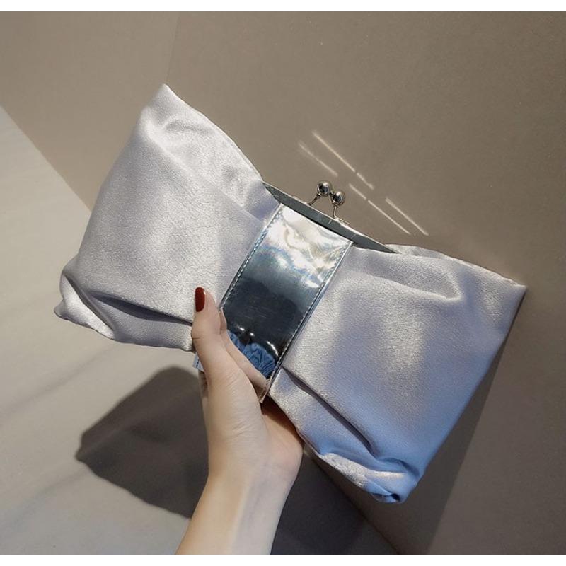 Wholesale new fashionable exquisite pleated dinner bag Korean version style cross women s chain bag butterfly bag without diamonds срібний
Wholesale new fashionable exquisite pleated dinner bag Korean version style cross women s chain bag butterfly bag without diamonds срібний