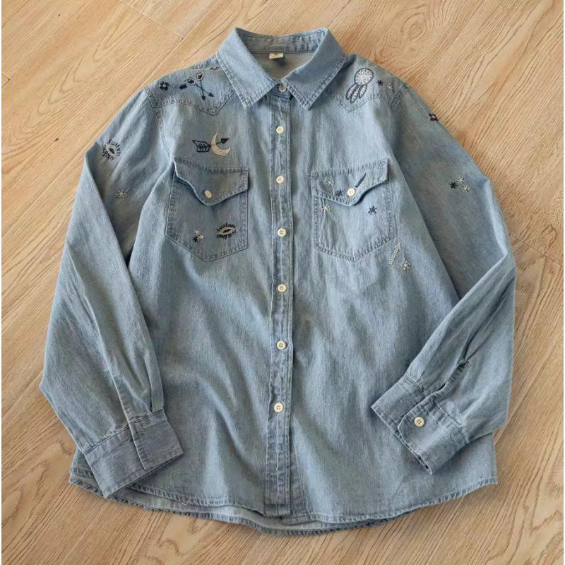 Spring 2026 Women s Retro Distressed Denim Shirt with Heavy Embroidery and Lapel One Size джинсовий синього кольору
Spring 2026 Women s Retro Distressed Denim Shirt with Heavy Embroidery and Lapel One Size джинсовий синього кольору