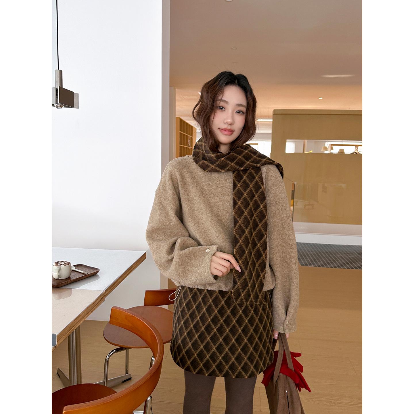 Women s Retro Plaid Skirt & Scarf Set - Versatile Winter Layering with Round Neck Pullover Sweater Small
Women s Retro Plaid Skirt & Scarf Set - Versatile Winter Layering with Round Neck Pullover Sweater Small