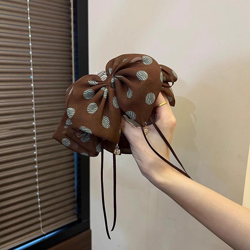 Бантик в горошек, лента, заколка-клипса для волос на затылке, показывает много волос, клипса-акула коричневый
Бантик в горошек, лента, заколка-клипса для волос на затылке, показывает много волос, клипса-акула коричневый