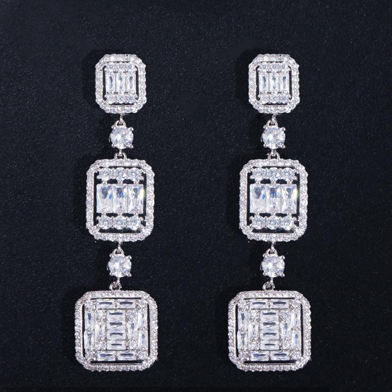 E0312 Сережки, Покрита платиною мідна голка, Цирконієві довгі сережки з повним діамантовим паве
E0312 Сережки, Покрита платиною мідна голка, Цирконієві довгі сережки з повним діамантовим паве