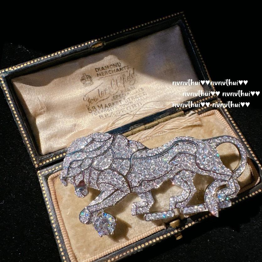 Sotheby S Piano Blackstone Spider Pearl Brooch Vintage Plated 18K Gold, Lion Zircon Brooch
Sotheby S Piano Blackstone Spider Pearl Brooch Vintage Plated 18K Gold, Lion Zircon Brooch