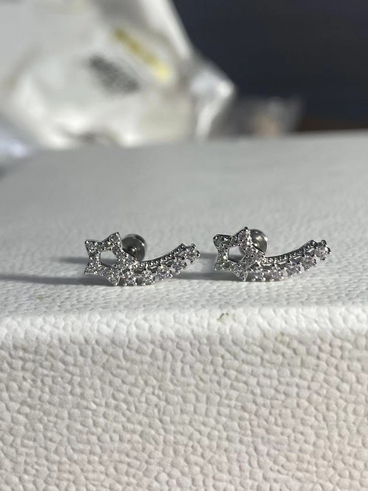 Fantasy starry sky meteor super flash zircon earbone studs, colored stars advanced sense Spice girl titanium steel cochlear stud earrings
Fantasy starry sky meteor super flash zircon earbone studs, colored stars advanced sense Spice girl titanium steel cochlear stud earrings
