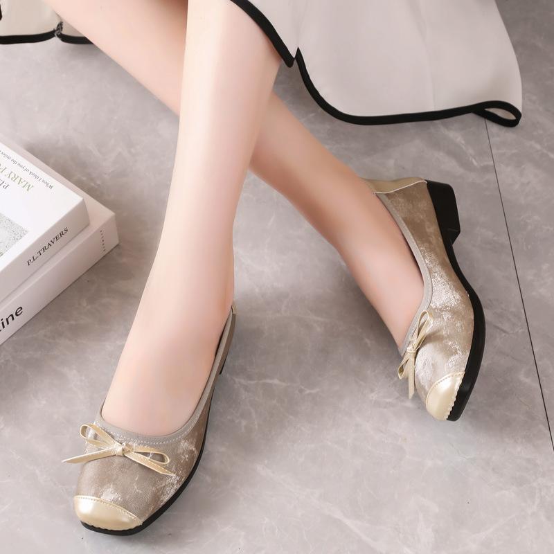 ****** and summer new national style women s shoes new Chinese light mouth women s single shoes s**t sole s**t surface mother shoes old 40
****** and summer new national style women s shoes new Chinese light mouth women s single shoes s**t sole s**t surface mother shoes old 40