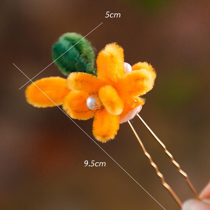 Traditional Chinese Hanfu Hair Accessory for Autumn and Winter, Plush Twisted Stick, Orange Osmanthus Hairpin, Small Hairpin, Sweet Princess Zhouqi Single (N79)
Traditional Chinese Hanfu Hair Accessory for Autumn and Winter, Plush Twisted Stick, Orange Osmanthus Hairpin, Small Hairpin, Sweet Princess Zhouqi Single (N79)