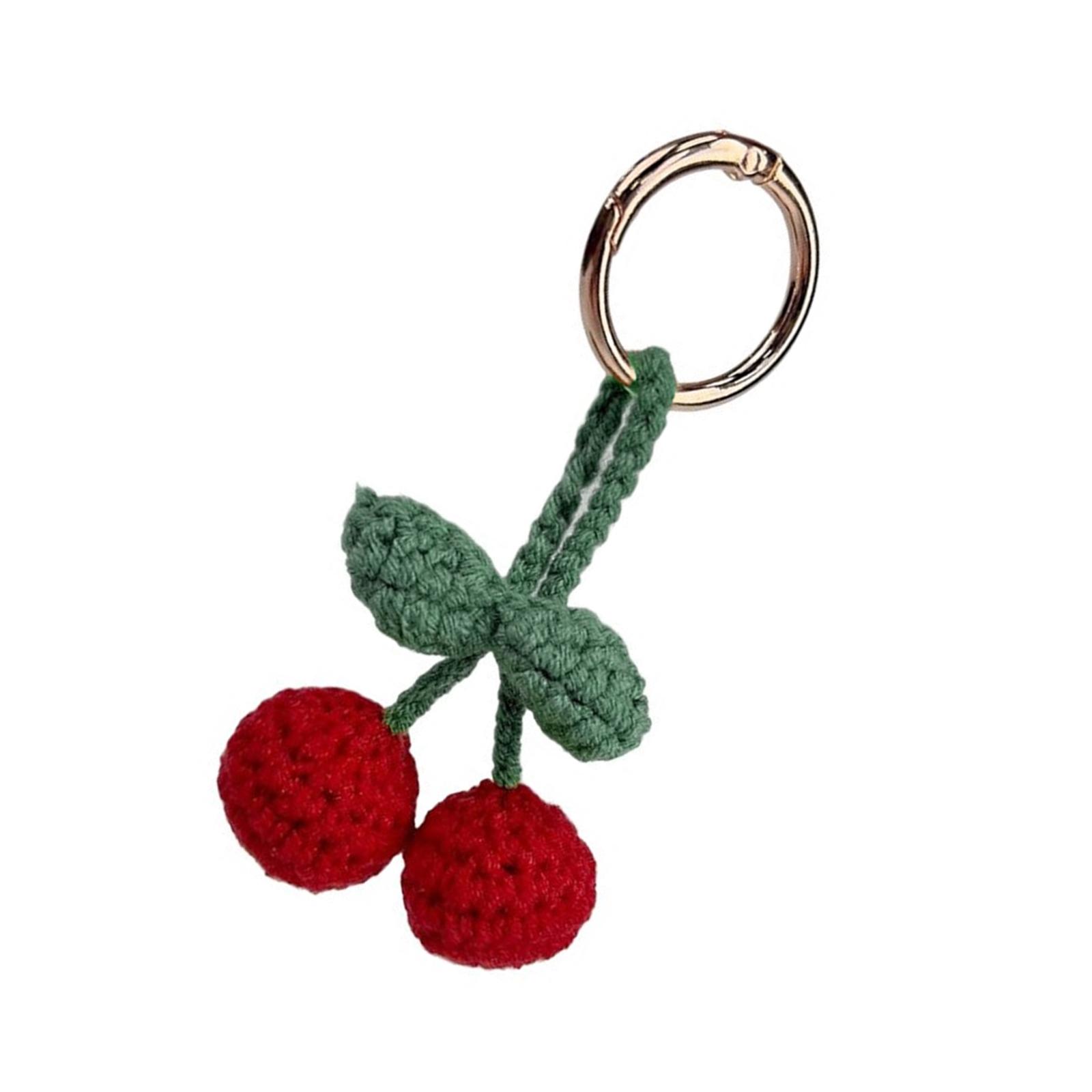 Элегантный вязаный крючком брелок-подвеска ручной работы «Вишня» Очаровательные подвесные аксессуары для зеркала автомобиля или украшения сумки
Элегантный вязаный крючком брелок-подвеска ручной работы «Вишня» Очаровательные подвесные аксессуары для зеркала автомобиля или украшения сумки