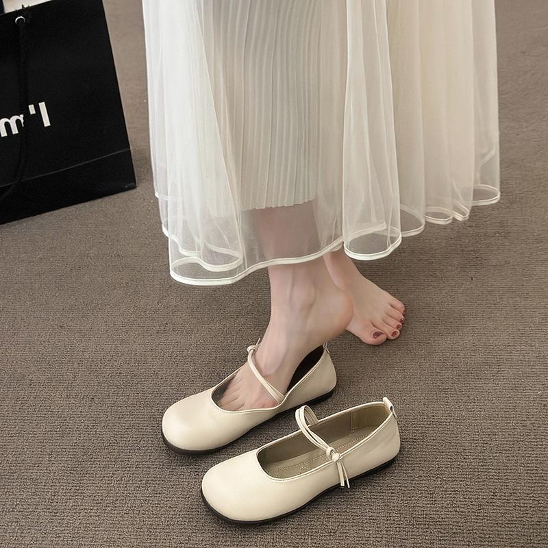 Flat-soled single shoes women s 2025 new models with skirts, gentle evening shoes, soft-soled Mary Jane small leather shoes, French beanie shoes 35 серебряный
Flat-soled single shoes women s 2025 new models with skirts, gentle evening shoes, soft-soled Mary Jane small leather shoes, French beanie shoes 35 серебряный