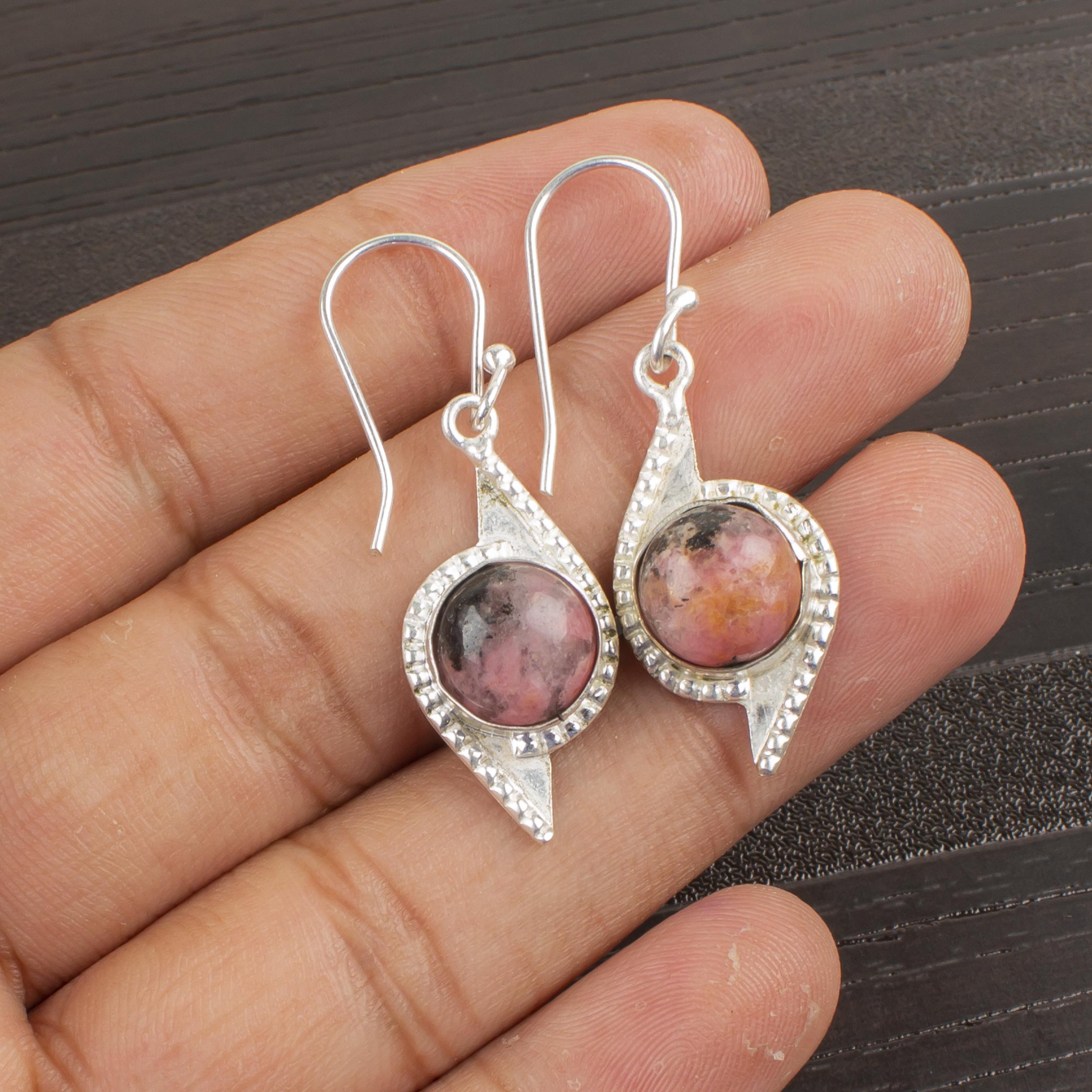 Black Rhodonite Gemstone Jewelry, 925 Sterling Silver Earrings, Handmade Rhodonite Silver Earrings Gift For Sister 1.80 Inches розовый
Black Rhodonite Gemstone Jewelry, 925 Sterling Silver Earrings, Handmade Rhodonite Silver Earrings Gift For Sister 1.80 Inches розовый
