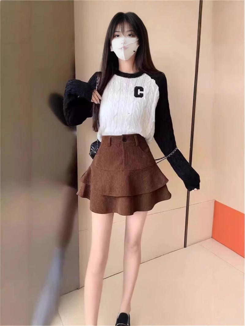 Женская плиссированная юбка А-силуэта из вельвета с высокой талией - Осень/Зима 2024 4XL
Женская плиссированная юбка А-силуэта из вельвета с высокой талией - Осень/Зима 2024 4XL