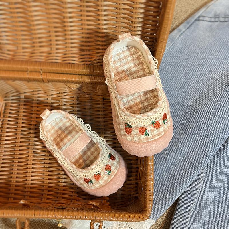 Корейская версия ретро кружевных милых принцессных туфель для девочек на весну и лето, детская прогулочная обувь с мягкой подошвой, универсальная и милая повседневная обувь 120 розовый
Корейская версия ретро кружевных милых принцессных туфель для девочек на весну и лето, детская прогулочная обувь с мягкой подошвой, универсальная и милая повседневная обувь 120 розовый