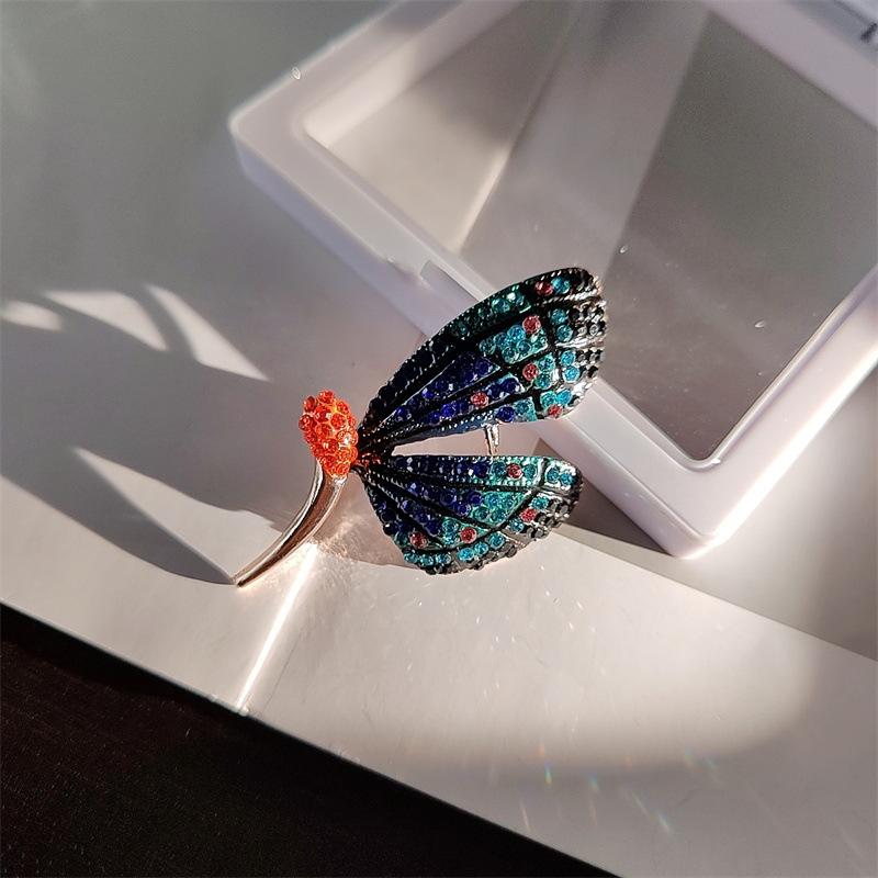 Новая брошь «Голубая бабочка», элегантный темпераментный корсаж «Голубая бабочка», изысканная брошь для женщин
Новая брошь «Голубая бабочка», элегантный темпераментный корсаж «Голубая бабочка», изысканная брошь для женщин