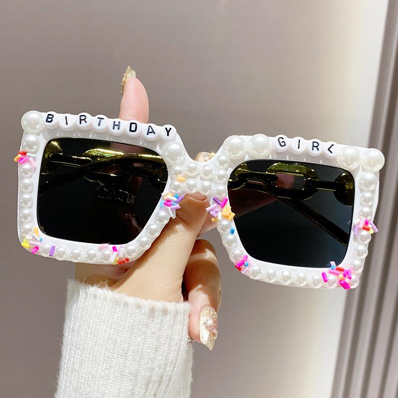 Новинка в роскошных изысканных мерцающих солнцезащитных очках Love Pearl, женские очки в форме сердца, повседневные блестящие солнцезащитные очки Lentes De Sol Mujer
Новинка в роскошных изысканных мерцающих солнцезащитных очках Love Pearl, женские очки в форме сердца, повседневные блестящие солнцезащитные очки Lentes De Sol Mujer