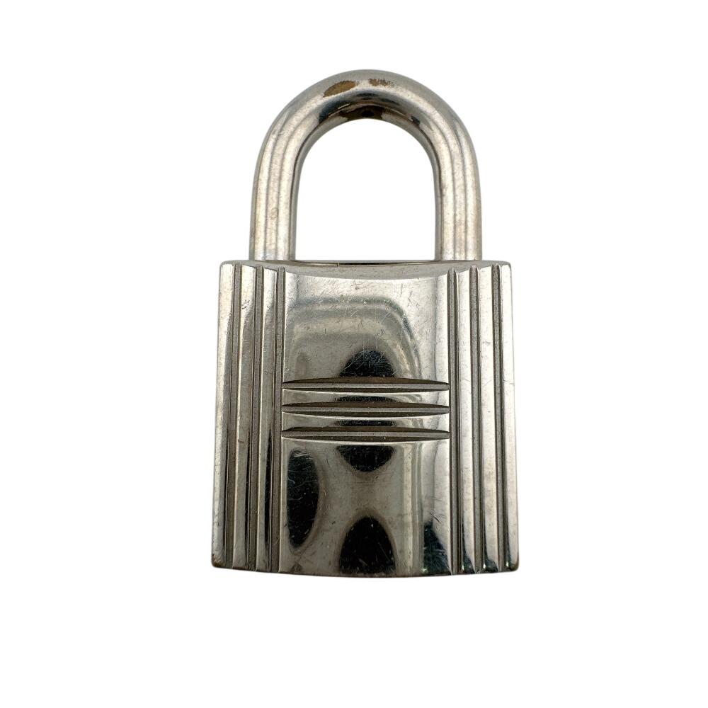 HERMES Cadena 102 Padlock, Brand Name Necklace Charm, Bag Charm, Keyless Silver Other accessories Silver Silver Used
HERMES Cadena 102 Padlock, Brand Name Necklace Charm, Bag Charm, Keyless Silver Other accessories Silver Silver Used
