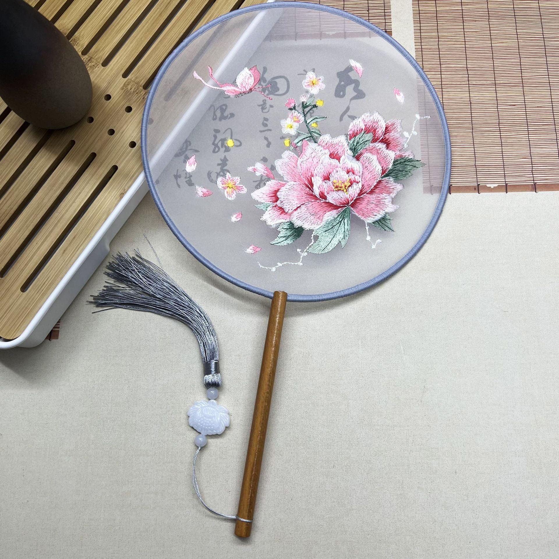 Chinese Double-Sided Embroidery Hand Held Fan China Han Ancient Dance Hanfu Cheongsam Round Fan Wedding Gifts Favors for Guests рожевий
Chinese Double-Sided Embroidery Hand Held Fan China Han Ancient Dance Hanfu Cheongsam Round Fan Wedding Gifts Favors for Guests рожевий