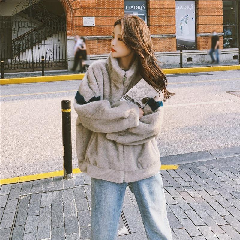 Женская куртка из искусственного норкового флиса, меховая короткая флисовая утолщенная зимняя новая тонкая маленькая шерстяная куртка XL recommends 125-70 kg
Женская куртка из искусственного норкового флиса, меховая короткая флисовая утолщенная зимняя новая тонкая маленькая шерстяная куртка XL recommends 125-70 kg