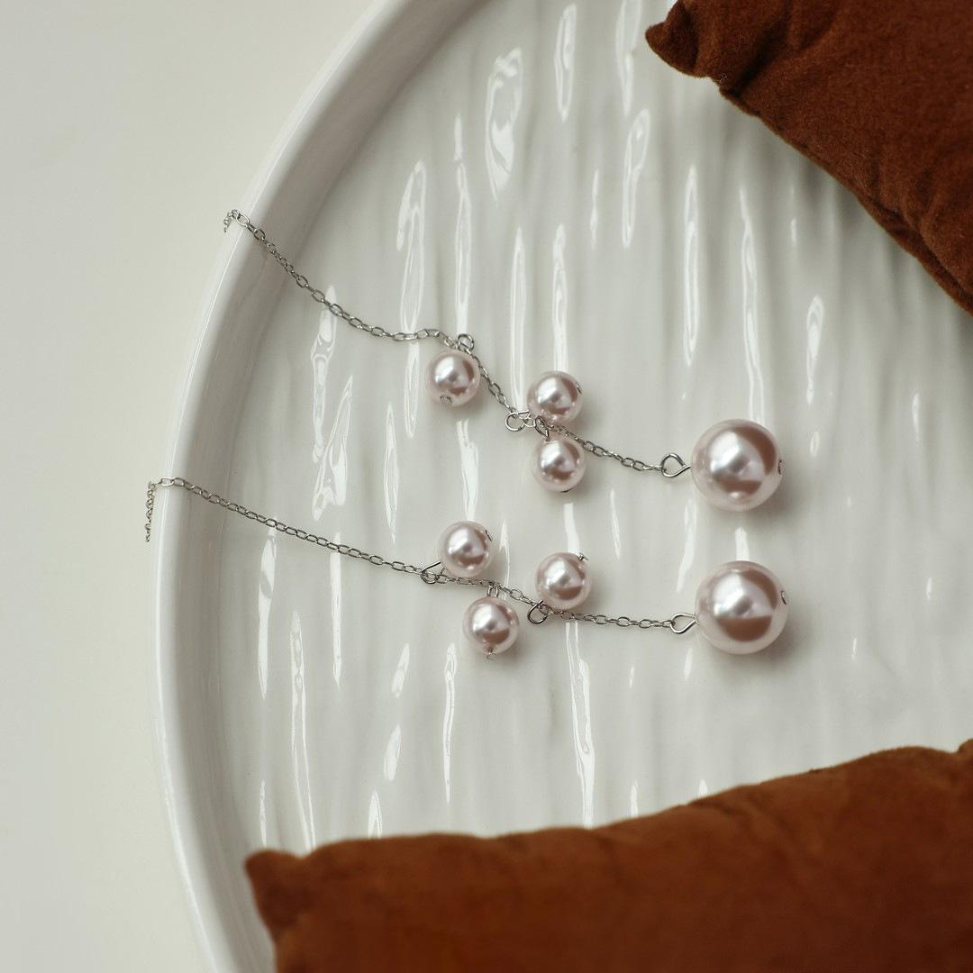Silver needle pearl fringed earrings retro light luxury high-end earrings simple temperament versatile earrings women
Silver needle pearl fringed earrings retro light luxury high-end earrings simple temperament versatile earrings women