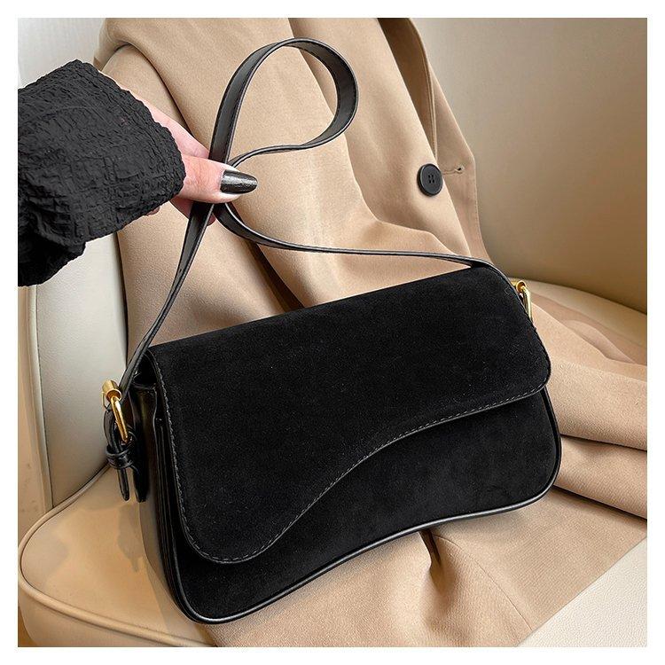 Textured handbag bag 2025 autumn and winter new women s bag retro matte shoulder bag ins fashion messenger чорний
Textured handbag bag 2025 autumn and winter new women s bag retro matte shoulder bag ins fashion messenger чорний