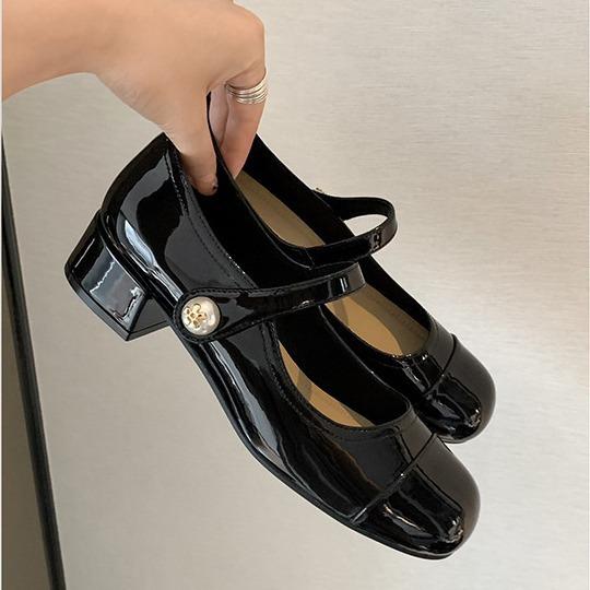 Sheepskin super soft round head pearl one-word buckle with light mouth thick heel Mary Jane shoes women s single shoes 35
Sheepskin super soft round head pearl one-word buckle with light mouth thick heel Mary Jane shoes women s single shoes 35