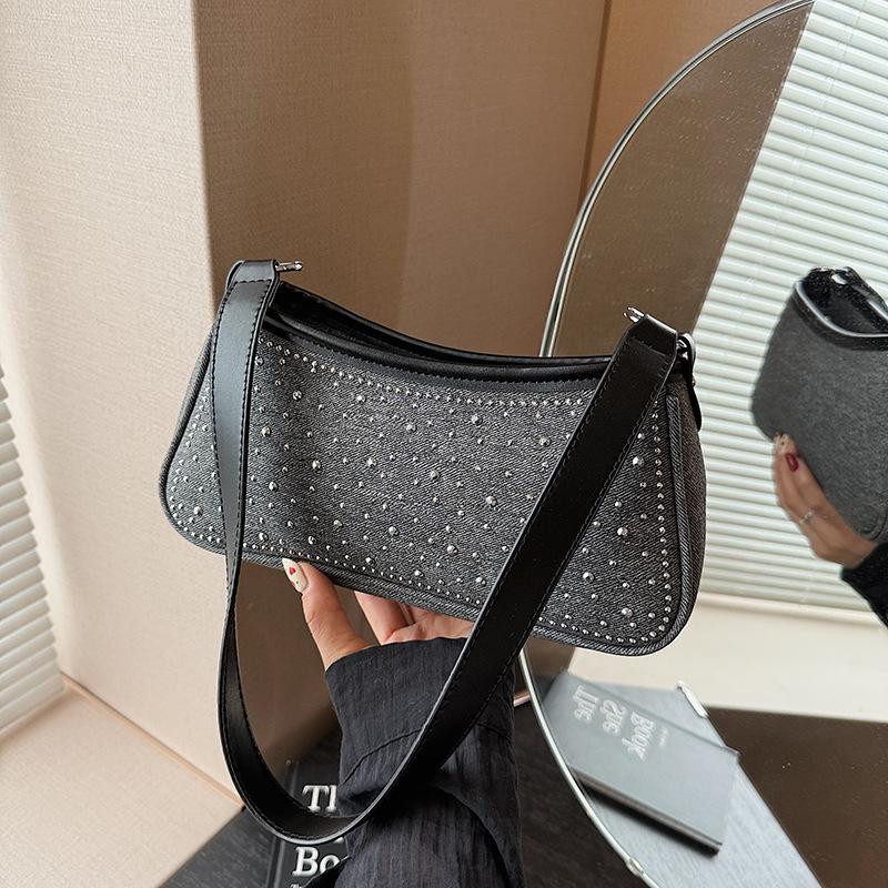 Summer niche bag women s new versatile messenger bag fashion shoulder underarm small square bag чёрный
Summer niche bag women s new versatile messenger bag fashion shoulder underarm small square bag чёрный