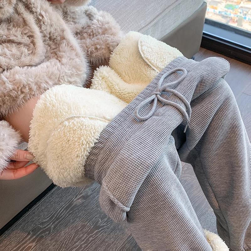 Women s Waffle Sweatpants: Cozy Velvet & Lamb Fleece, Autumn/Winter 2024, Trendy Casual Petite Fit M
Women s Waffle Sweatpants: Cozy Velvet & Lamb Fleece, Autumn/Winter 2024, Trendy Casual Petite Fit M